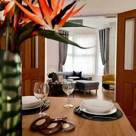 Anfield Home Sleeps 5 Close To Lfc Free Parking 리버풀 외부 사진