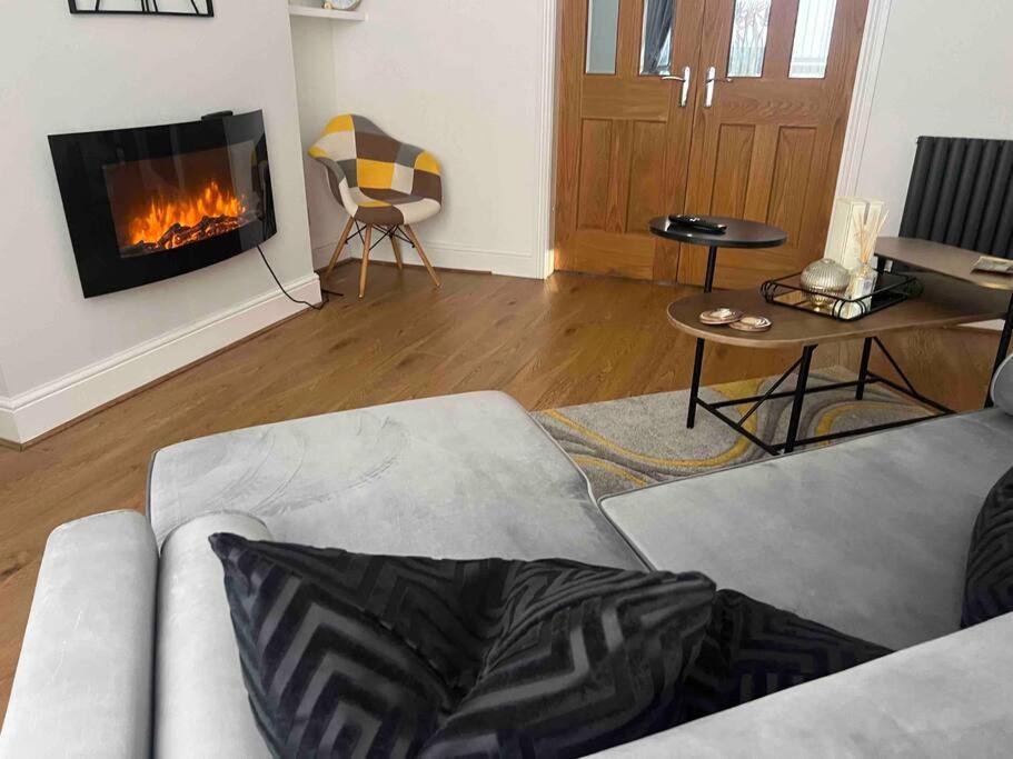 Anfield Home Sleeps 5 Close To Lfc Free Parking 리버풀 외부 사진