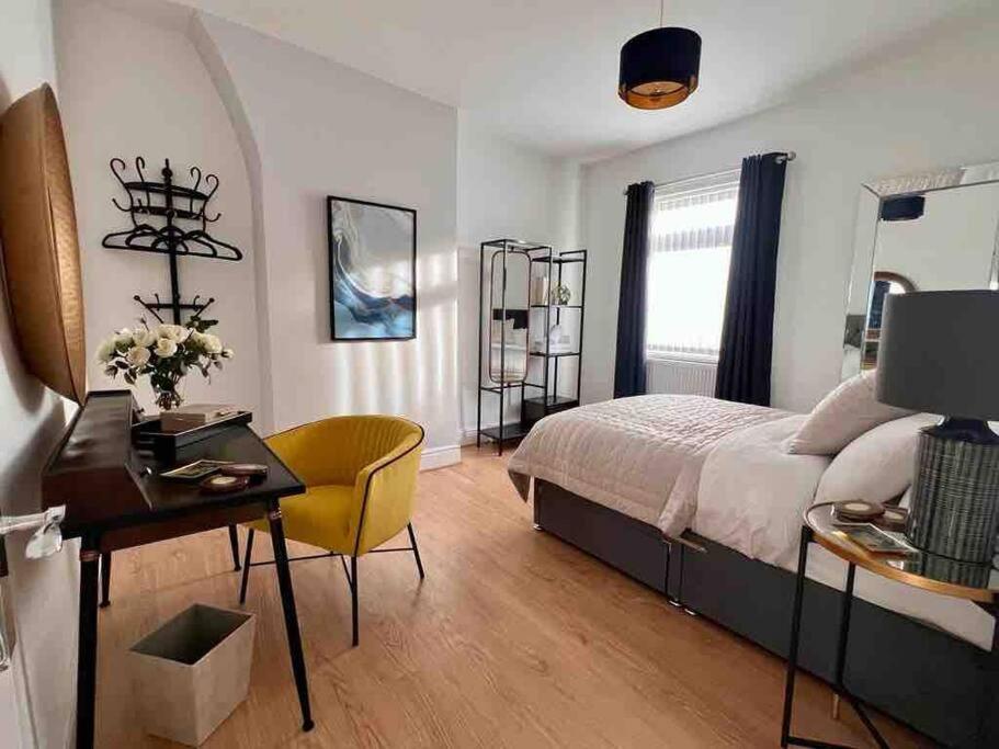 Anfield Home Sleeps 5 Close To Lfc Free Parking 리버풀 외부 사진