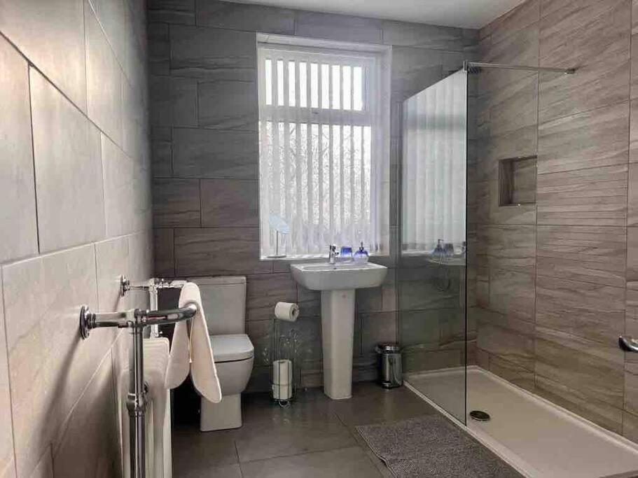 Anfield Home Sleeps 5 Close To Lfc Free Parking 리버풀 외부 사진