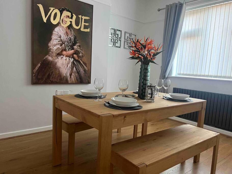 Anfield Home Sleeps 5 Close To Lfc Free Parking 리버풀 외부 사진