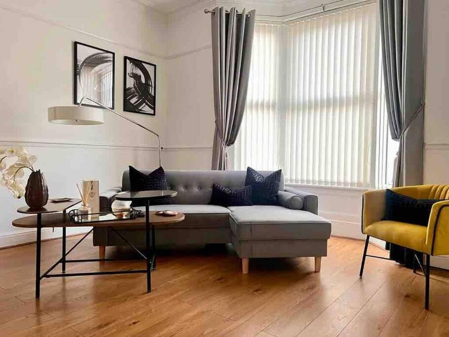Anfield Home Sleeps 5 Close To Lfc Free Parking 리버풀 외부 사진