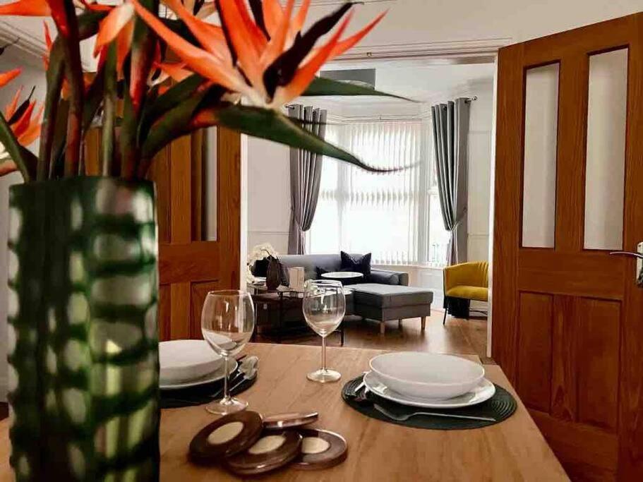 Anfield Home Sleeps 5 Close To Lfc Free Parking 리버풀 외부 사진